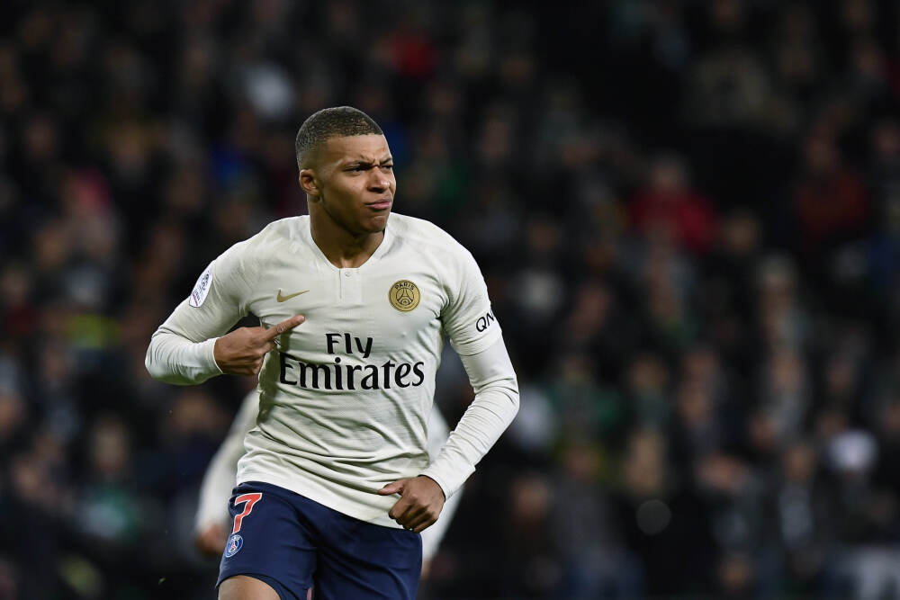 新华微评·万马奔腾开新局：让消费主引擎动能更强劲